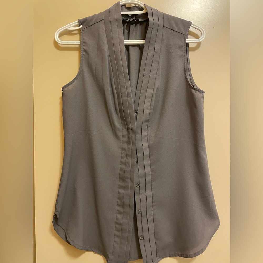 Le Chateau Beautiful sleeves top